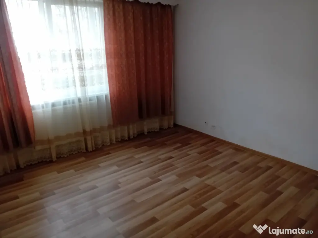 Apartament o Camera ultracentral 40mp parter bloc nou centrala termopan decomandat