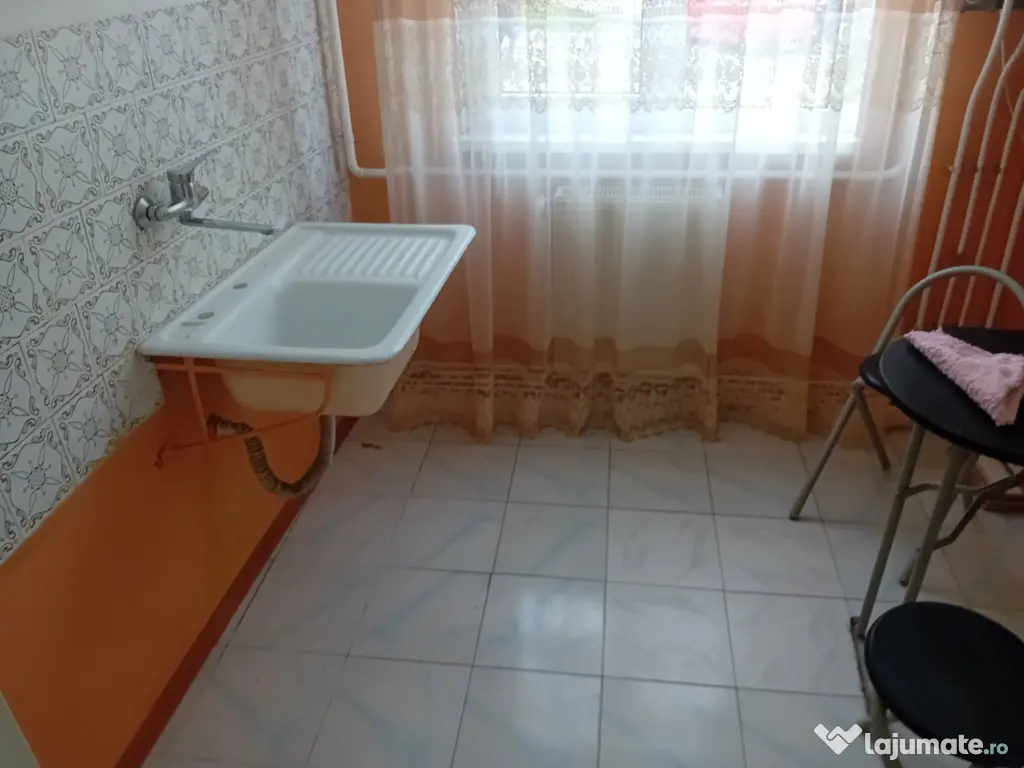 Apartament o Camera ultracentral 40mp parter bloc nou centrala termopan decomandat