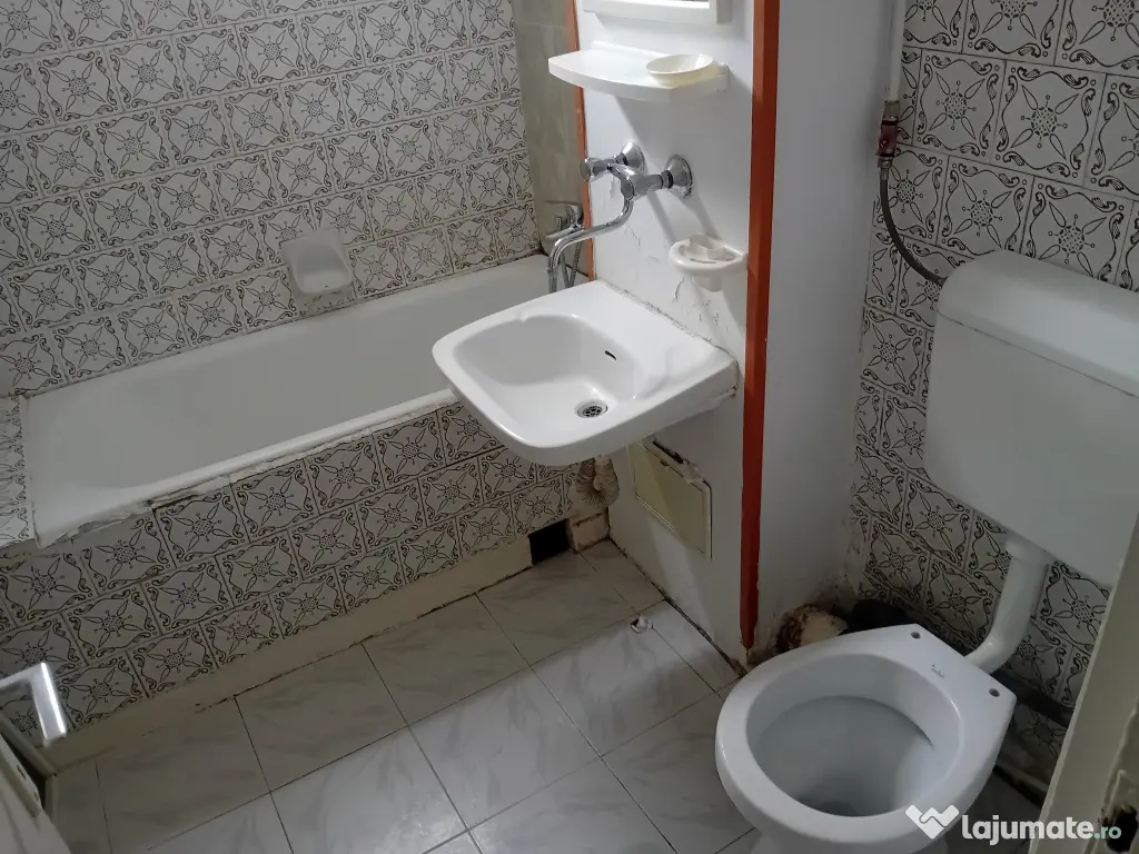 Apartament o Camera ultracentral 40mp parter bloc nou centrala termopan decomandat