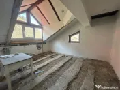 Racadau - Garsoniera cu extindere la mansarda, spatioasa, de renovat! 
