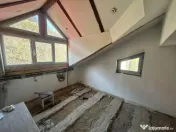 Racadau - Garsoniera cu extindere la mansarda, spatioasa, de renovat! 