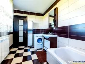 Rezidenta mobilata si echipata, cu lumina naturala, verdeata 