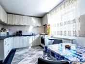 Rezidenta mobilata si echipata, cu lumina naturala, verdeata 