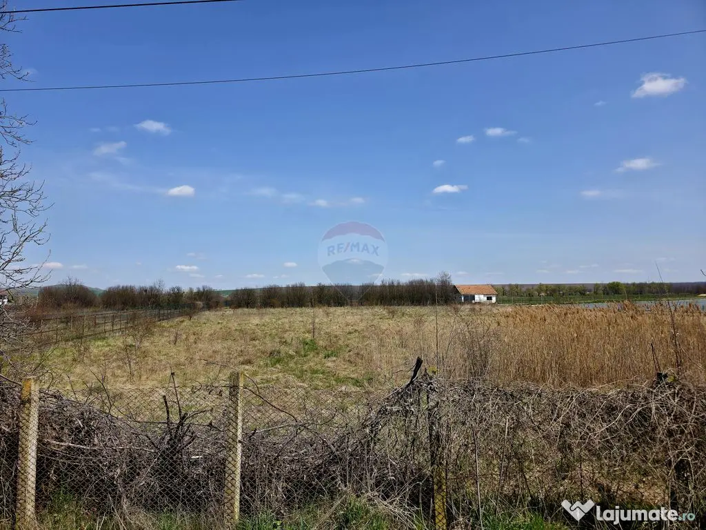 Teren 7,000mp Girov / deschidere 45 metri