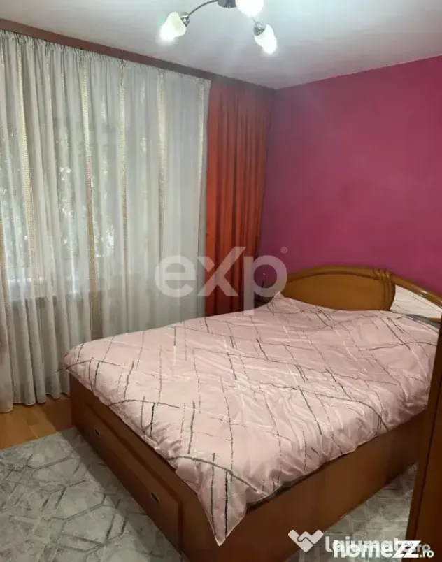 De vanzare apartament 3 camere decomandate, 70 m², et.1, zo