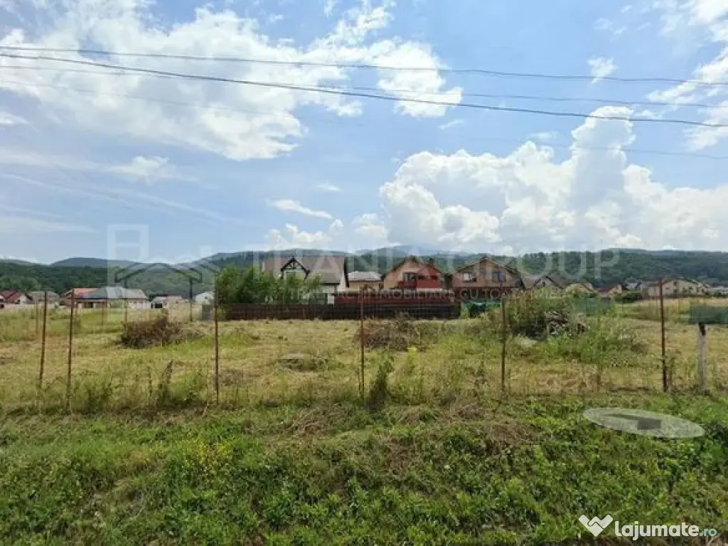 Teren generos 1441 mp cu deschidere 37 ml Râșnov - Vede...