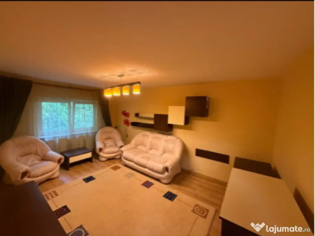 Închiriez apartament