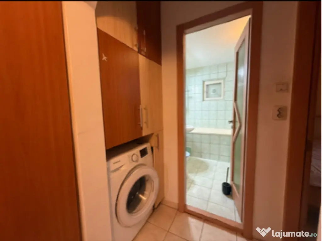 Închiriez apartament