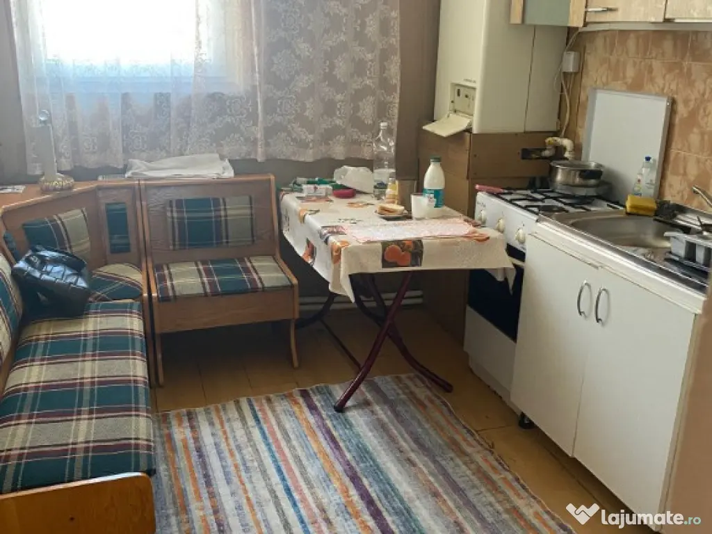 Casa P+1 de inchiriat zona CENTRALA compus din 4 camere