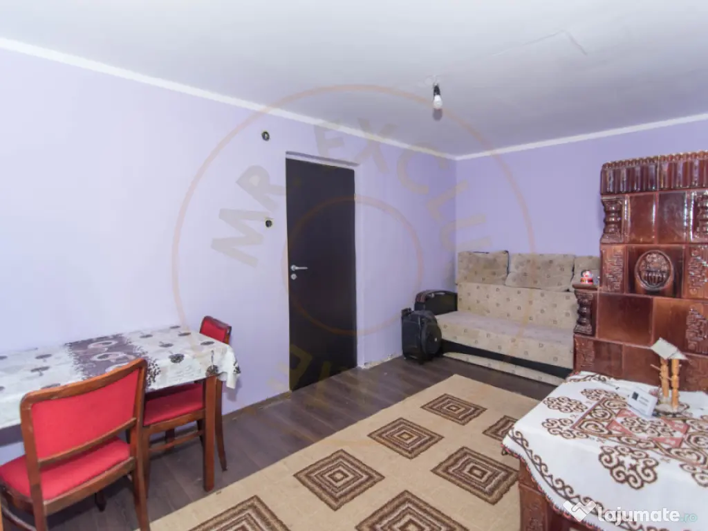 Casa gata de mutat+teren 1000 mp in zona de deal, jud. Arge