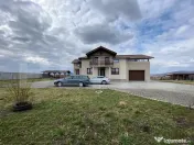 Casă individuala de vânzare – spațioasă, luminoasă ș 