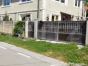 Casă spațioasă cu teren generos, de 3000 mp și priveliș 