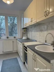 Apartament La Cheie, Etaj 1, Zona Independentei - H. Botev. 