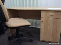 Vând birou (115x60x75)cu scaun ergonomic. 