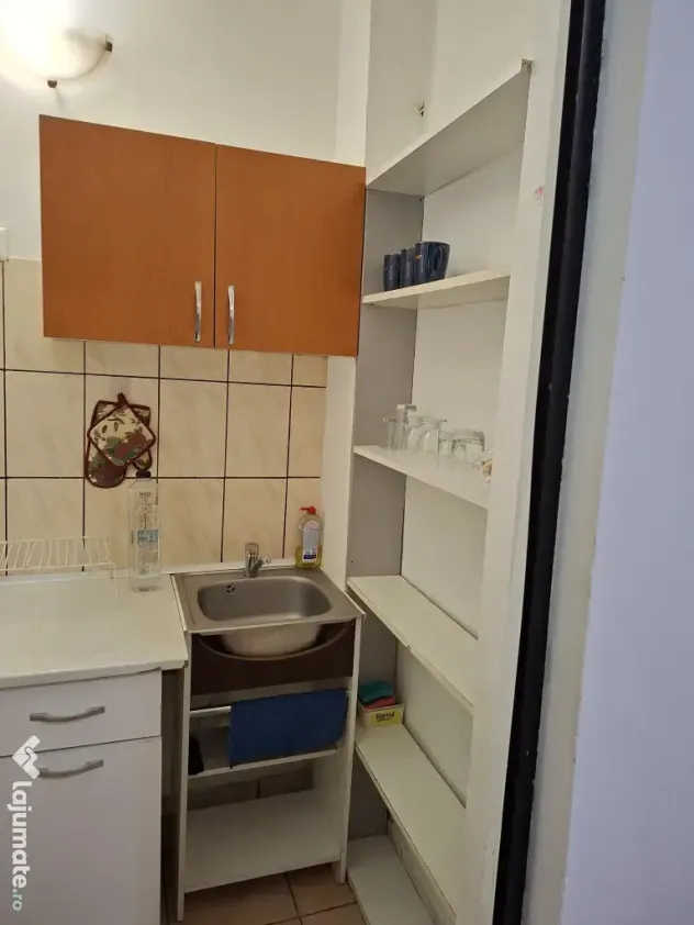 Garsoniera la 5 minute de stația de metrou Constantin Brâncoveanu
