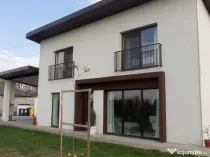 vând casă în limba Ciugud