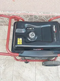 Vand generator curent