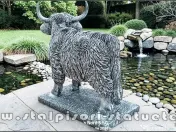 Statuetă văcuță Highland, gri patinat, model S106. 