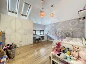 Casa de inchiriat, 4 camere, 3 bai, garaj, aproape de Vivo! 