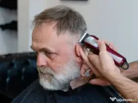 Tund la domiciliu Seniori Doamne Batrani Nedeplasabile Tuns 