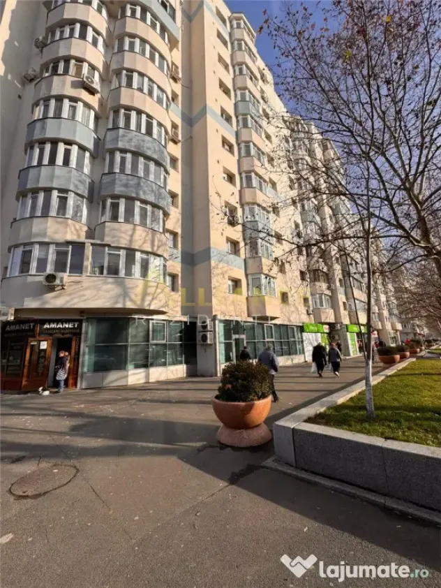 {Aparatorii Patriei} Apartament cu 3 camere, decomandat - 74