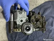 Vând pompă ulei cu balansier Vw 2.0 tdi 