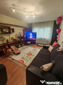 Apartament 3 camere de vanzare, situat in zona Far