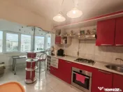 Apartament 3 camere de vanzare, situat in zona Far 