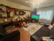 Apartament 3 camere de vanzare, situat in zona Far 