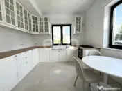 De vanzare vila individuala 9 camere mobilata si utilata Cor 