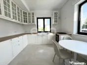 De vanzare vila individuala 9 camere mobilata si utilata Cor 