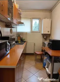 Apartament 3 camere, semidecomandat - zona Astra