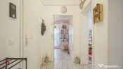 Apartament cu 3 camere de vânzare în zona Tractorul 