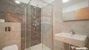 Apartament cu 3 camere, prima închiriere, în zona Tract... 