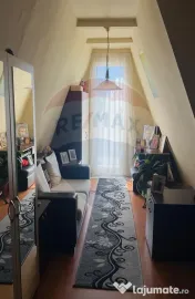 Casă / Vilă cu 4 camere de vânzare 