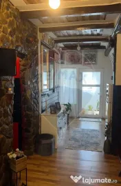 Casă / Vilă cu 4 camere de vânzare 