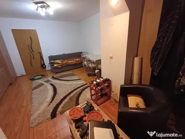 Vând apartament 3 camere Dâmbul Pietros