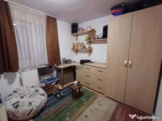 Vând apartament 3 camere Dâmbul Pietros