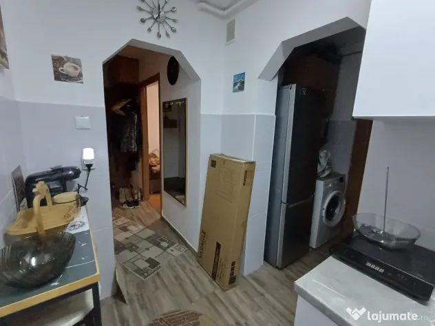 Vând apartament 3 camere Dâmbul Pietros