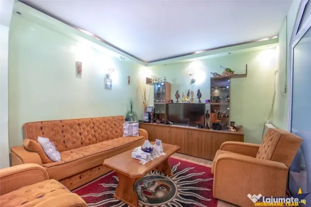 Pe incantare florala, casa cu 5 camere, curte individuala -