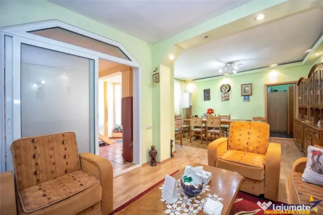 Pe incantare florala, casa cu 5 camere, curte individuala -