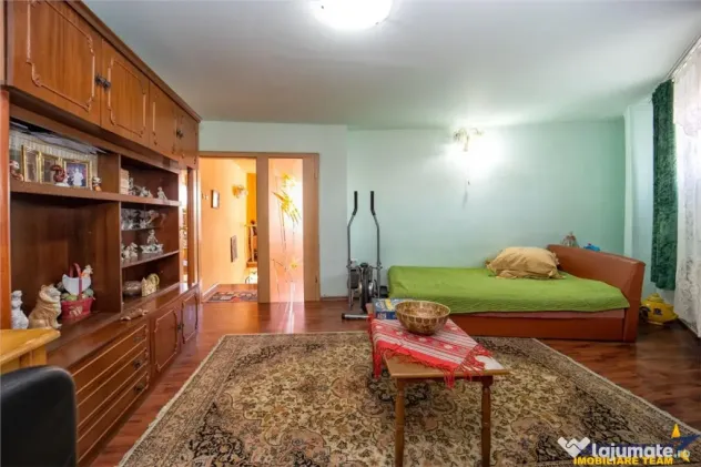 Pe incantare florala, casa cu 5 camere, curte individuala -