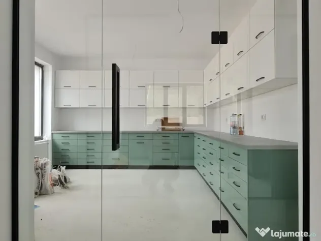 Usi interior, compartimentari din sticla securizata