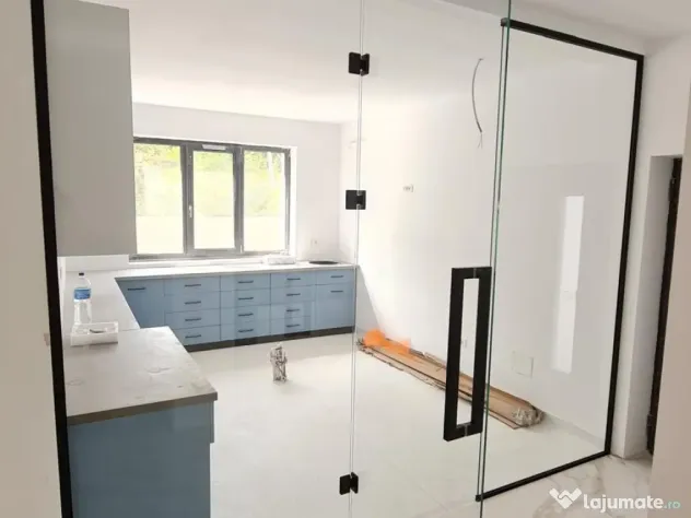 Usi interior, compartimentari din sticla securizata