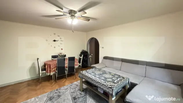 Apartament cu 3 camere, etaj 2 – Micro 16, zonă excelent?