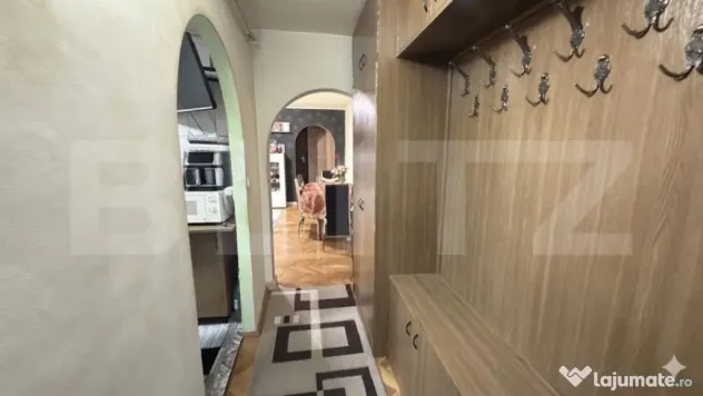 Apartament cu 3 camere, etaj 2 – Micro 16, zonă excelent?