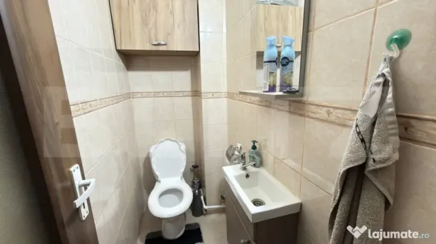 Apartament cu 3 camere, etaj 2 – Micro 16, zonă excelent?