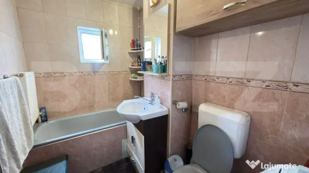 Apartament cu 3 camere, etaj 2 – Micro 16, zonă excelent?