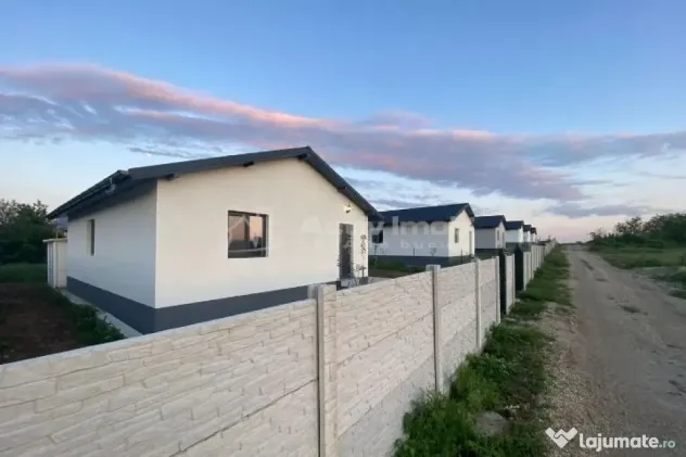 Casa pe parter cu 3 camere-Mutare imediata -Teren 800 mp-Asf
