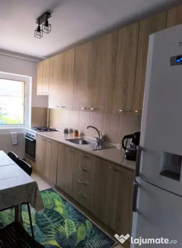 Apartament 2 camere, decomandat - zona Noua